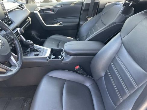 Used 2021 Toyota RAV4 XLE Premium image 20