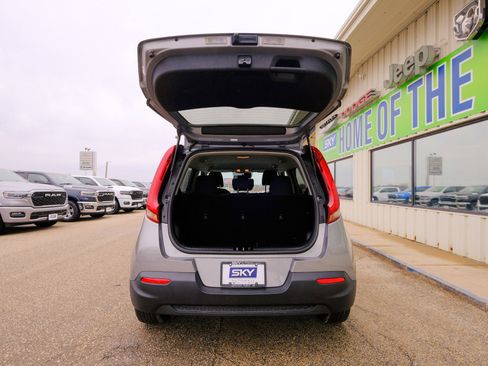 Used 2022 Kia Soul LX w/ Technology Package image 23