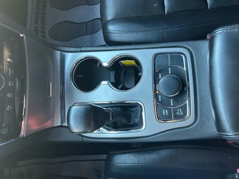 Used 2019 Jeep Grand Cherokee Limited w/ Luxury Group II image 12