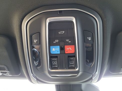New 2025 Jeep Grand Cherokee Laredo w/ Luxury Tech Group I AWD/4WD image 28