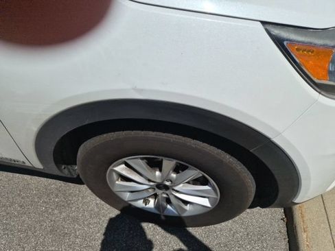 Used 2019 Kia Sorento AWD V6 image 5