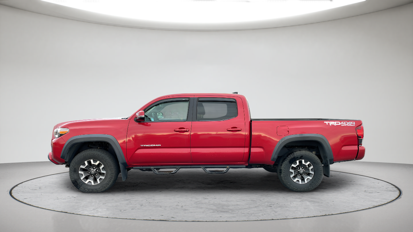 Used 2018 Toyota Tacoma TRD Off-Road w/ Technology Package AWD/4WD image 8