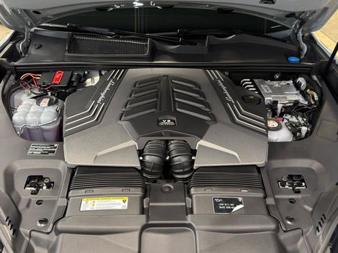 Used 2026 Lamborghini Urus SE AWD/4WD image 28