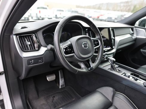 Used 2021 Volvo XC60 T6 R-Design image 18