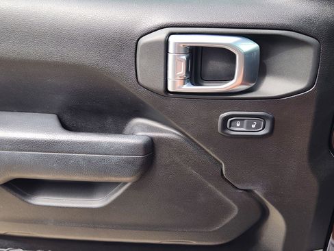 Used 2025 Jeep Wrangler Sport image 25