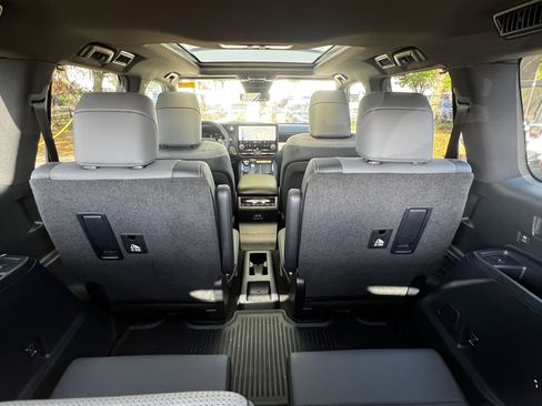 Used 2025 Lexus GX 550 w/ Accessory Package (2T) image 49