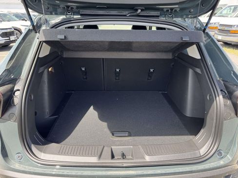 New 2026 Chevrolet Trax LT w/ Sunroof Package FWD image 25