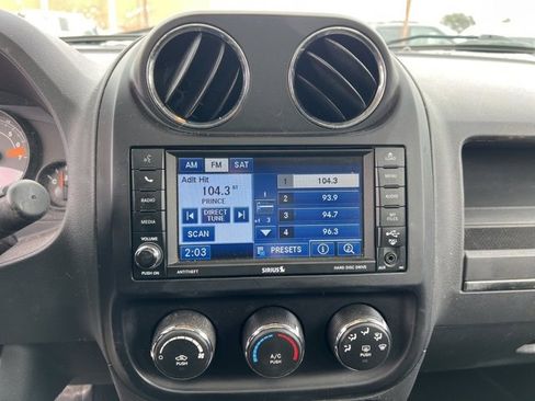 Used 2017 Jeep Patriot High Altitude image 23