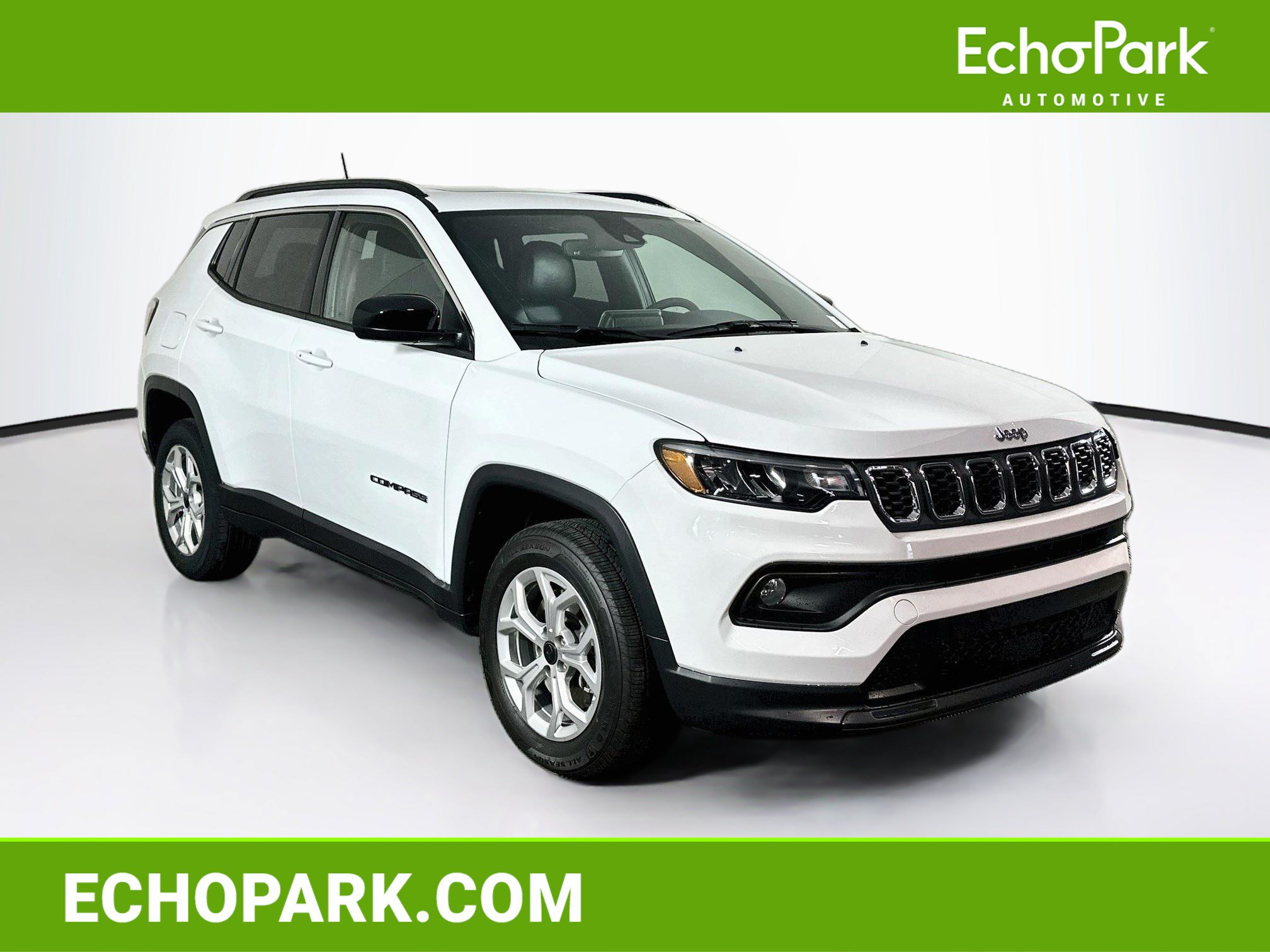 Used 2025 Jeep Compass Latitude w/ Sun & Sound Group AWD/4WD image 1