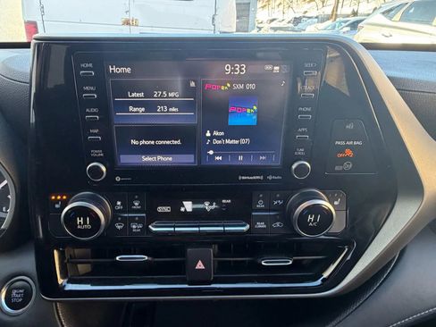 Used 2020 Toyota Highlander XLE image 17