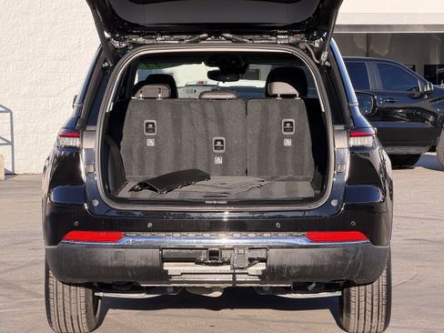 Used 2023 Jeep Grand Cherokee Limited image 9