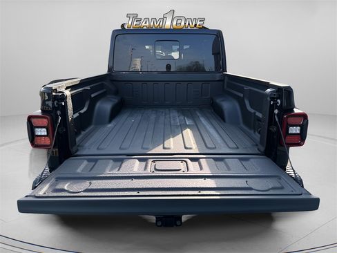 New 2026 Jeep Gladiator Rubicon image 30