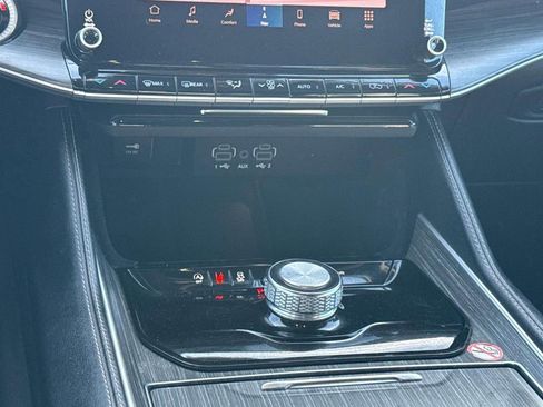 Used 2024 Jeep Wagoneer L Series II w/ Flexible Seating Group image 17