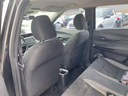 Used 2020 Nissan Kicks SV image 16