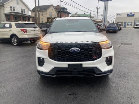 Used 2025 Ford Explorer ST AWD/4WD image 2