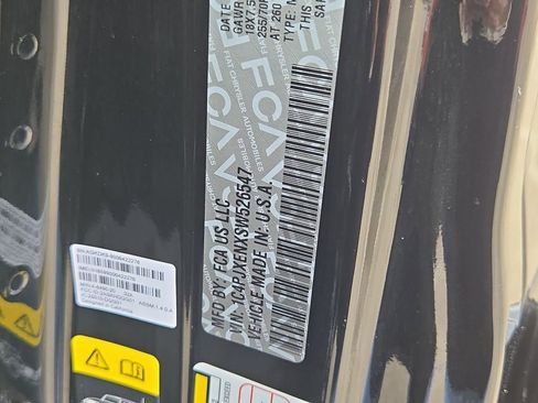 Used 2025 Jeep Wrangler Sahara image 33