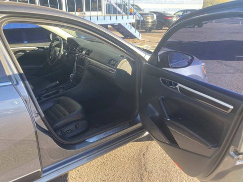 Used 2017 Volkswagen Passat 1.8T SEL Premium image 7