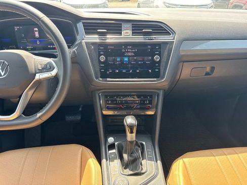 Used 2023 Volkswagen Tiguan SE AWD/4WD image 19
