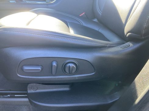 Used 2023 Chevrolet Traverse LT image 10