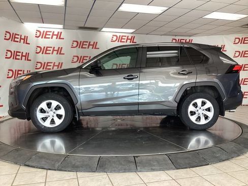 Used 2024 Toyota RAV4 LE AWD/4WD image 4