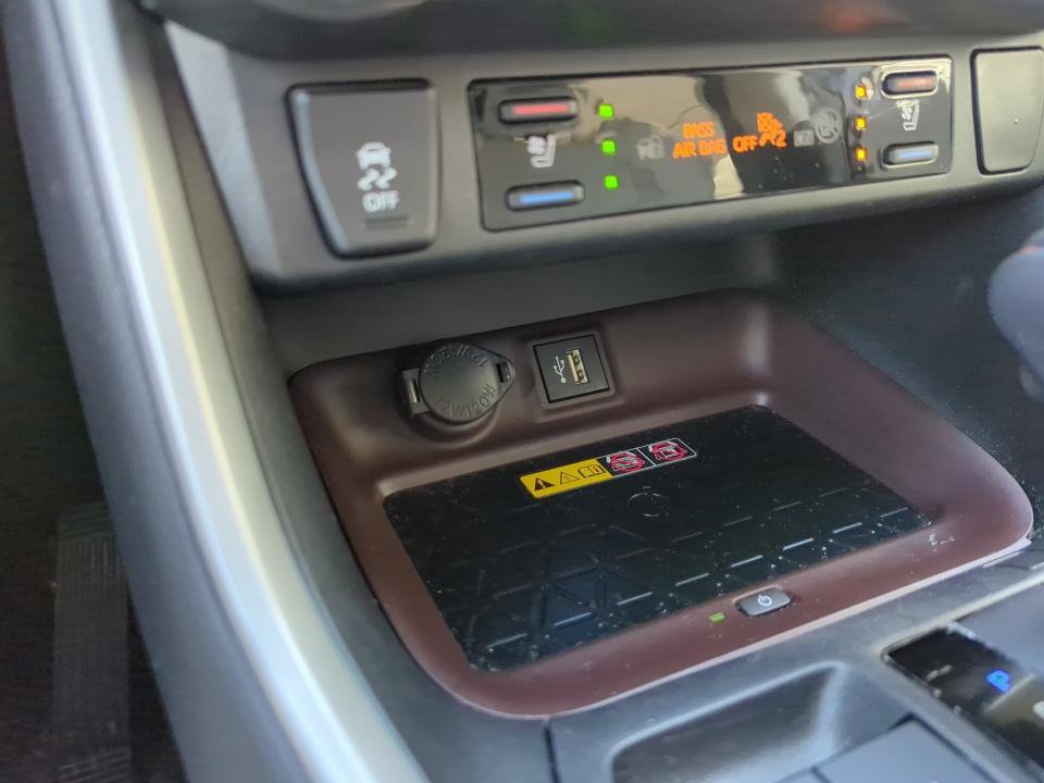 Used 2023 Toyota RAV4 Limited AWD/4WD image 28