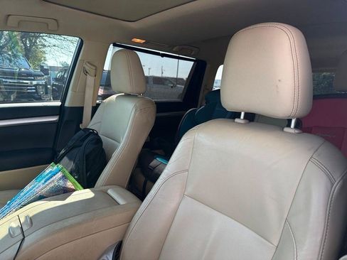 Used 2015 Toyota Highlander XLE FWD image 11