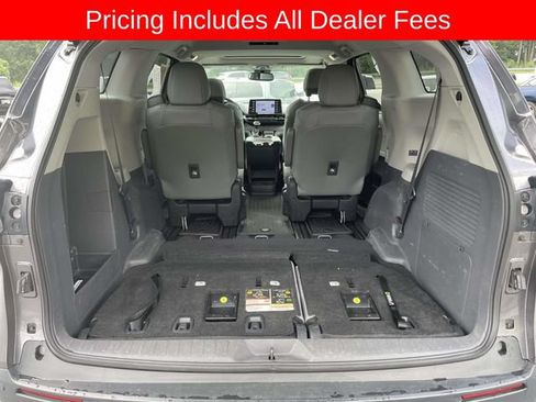 Used 2023 Toyota Sienna XLE FWD image 14