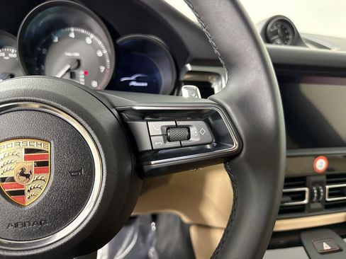 Certified 2025 Porsche Macan image 39