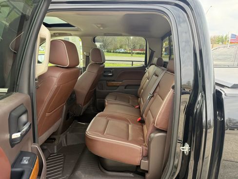 Used 2018 Chevrolet Silverado 1500 High Country image 3