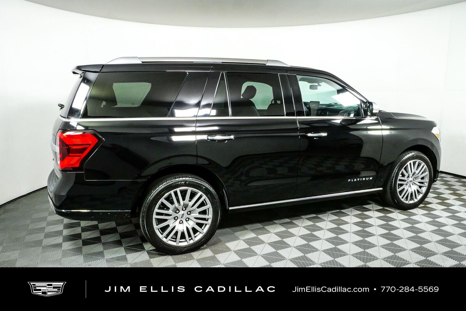 Used 2022 Ford Expedition Platinum RWD image 2