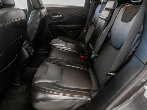 Used 2015 Jeep Cherokee Trailhawk w/ Comfort/Convenience Group AWD/4WD image 27