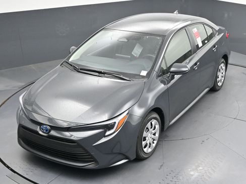 Used 2025 Toyota Corolla LE image 26
