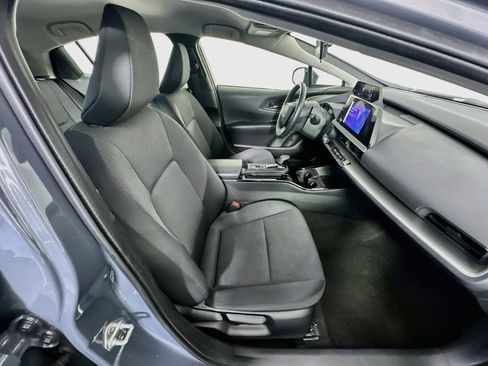 Used 2025 Toyota Prius LE FWD image 31