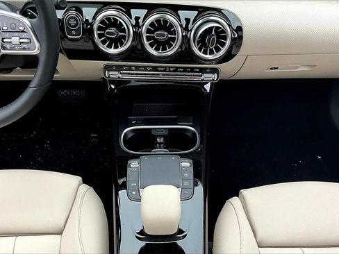 Used 2023 Mercedes-Benz CLA 250 4MATIC image 24