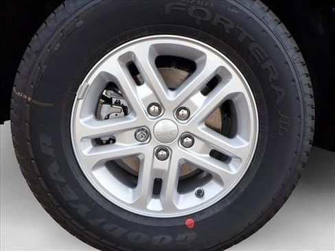 New 2025 Jeep Grand Cherokee Laredo w/ Luxury Tech Group I image 7