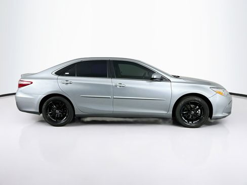 Used 2017 Toyota Camry SE FWD image 10