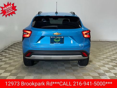 Used 2025 Chevrolet Trax LT FWD image 5