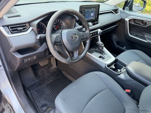 Used 2021 Toyota RAV4 LE AWD/4WD image 12