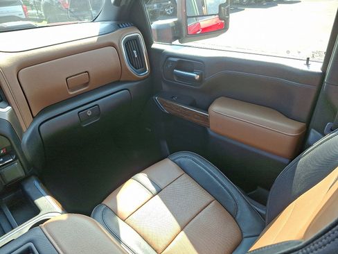 Used 2021 Chevrolet Silverado 3500 High Country image 16