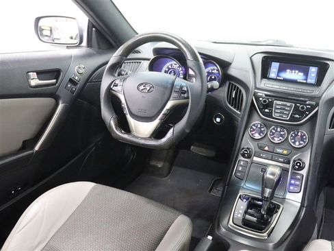 Used 2016 Hyundai Genesis 3.8 image 15