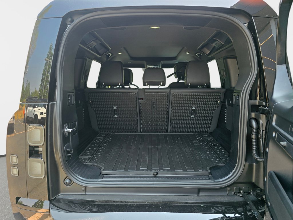 New 2026 Land Rover Defender 110 X-Dynamic SE AWD/4WD image 12