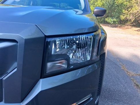 Used 2022 Nissan Frontier SV AWD/4WD image 10