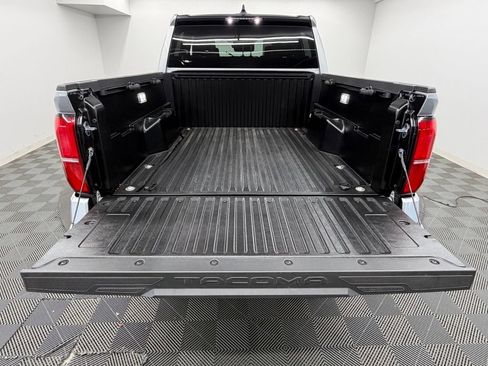 Used 2026 Toyota Tacoma SR5 AWD/4WD image 15