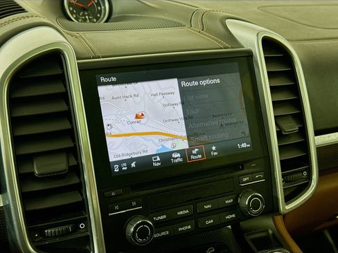 Certified 2018 Porsche Cayenne GTS AWD/4WD image 18