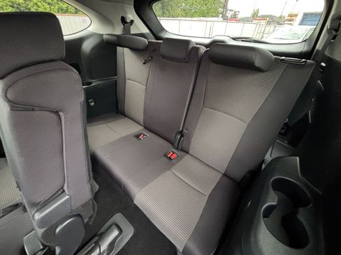 Used 2025 Toyota Highlander LE FWD image 30
