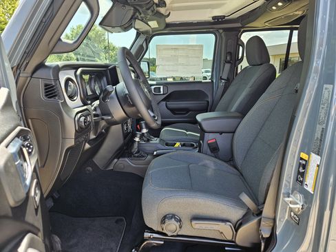 New 2026 Jeep Gladiator Sport AWD/4WD image 14