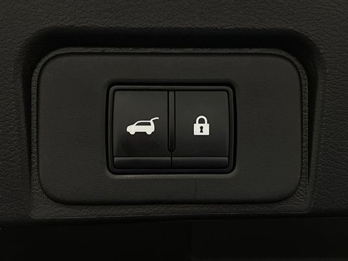 Certified 2025 Nissan Rogue SV AWD/4WD image 6