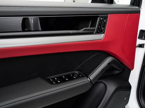 New 2026 Porsche Cayenne Coupe AWD/4WD image 9