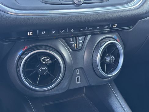 Used 2023 Chevrolet Blazer LT image 28