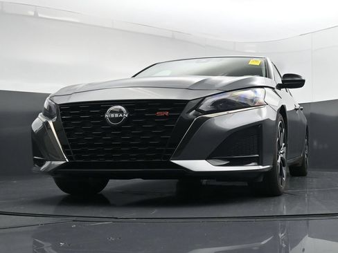 Used 2023 Nissan Altima 2.5 SR FWD image 25